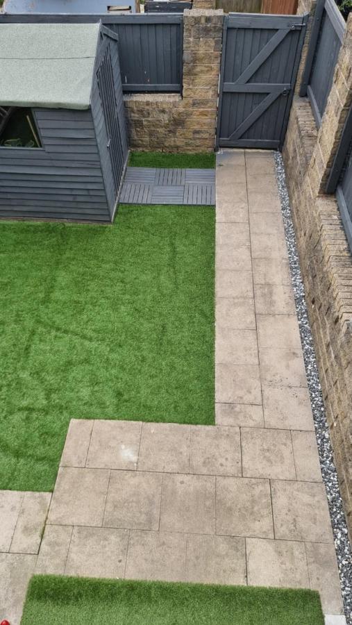 Clariturf - 4 Bedroom Semi - Private Parking Near Turf Moor, Town Centre, Transport And Motorway Links Next To Canal, 3 Parks And Lake - Sky And Netflix Burnley Dış mekan fotoğraf