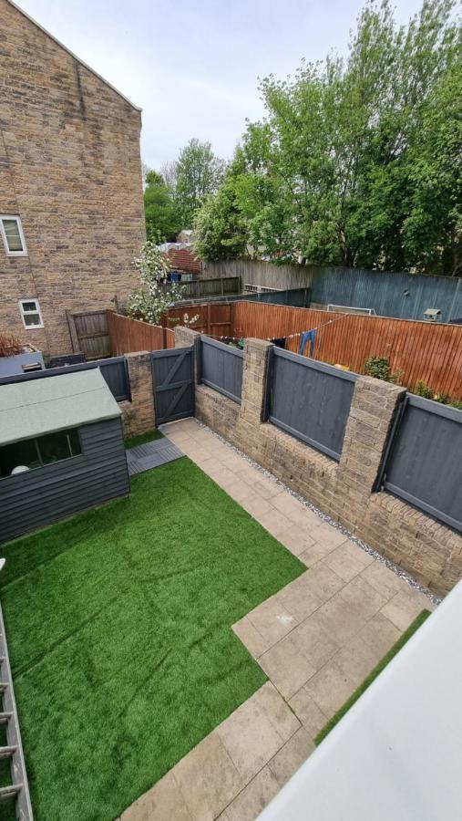 Clariturf - 4 Bedroom Semi - Private Parking Near Turf Moor, Town Centre, Transport And Motorway Links Next To Canal, 3 Parks And Lake - Sky And Netflix Burnley Dış mekan fotoğraf